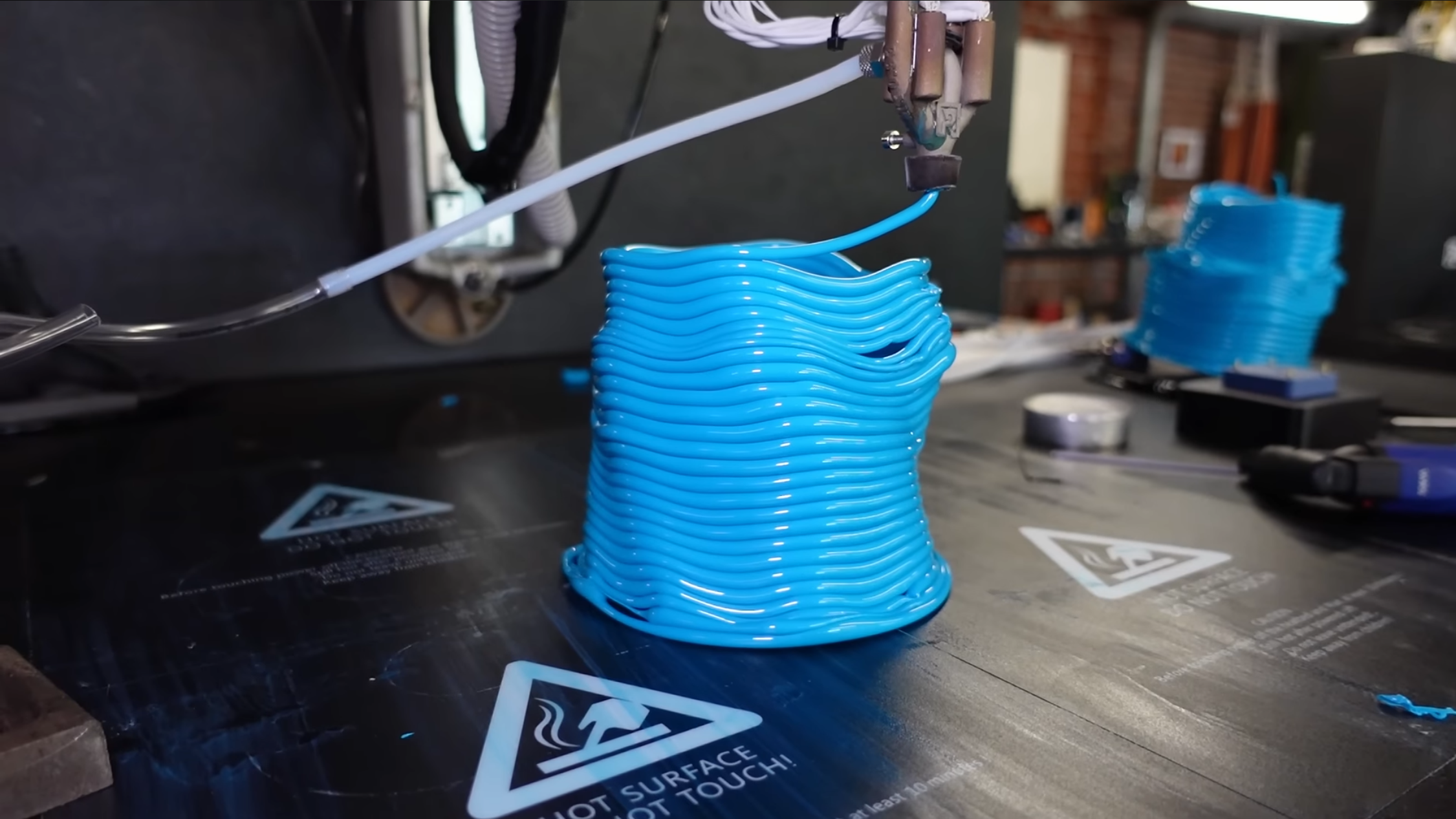 Continuously extruding 3D-printed tubes with compressed air